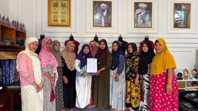 
 SBK Sasirangan Menjadi Merek Sasirangan Pertama dengan Sertifikat Halal
