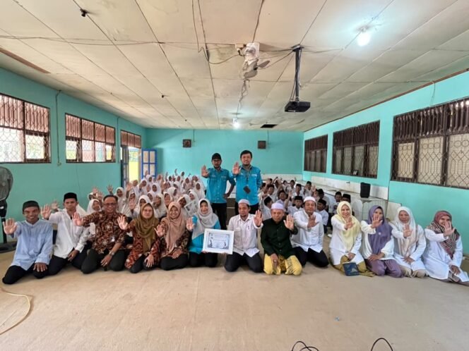 
 Cegah Stunting Mulai dari Remaja, Dinsos P3AP2KB Banjar Hadirkan INI GENTING di MTs Al Fattah Astambul