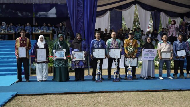 
 Dua Nakes RSUD Ratu Zalecha Raih Penghargaan Tenaga Kesehatan Teladan Tingkat Provinsi Kalsel