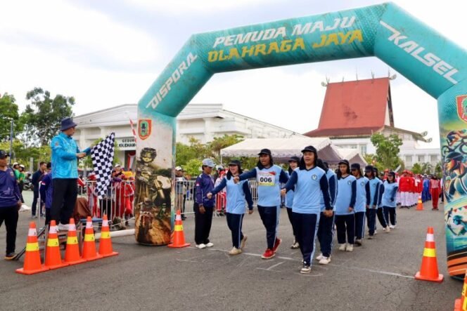 
 Ribuan Pelajar Ikuti Lomba Gerak Jalan Semarakkan HUT ke-81 RI & Hari Jadi ke-76 Kalsel