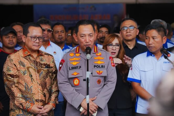 
 Kapolri Apresiasi Buruh & Pengusaha Duduk Bersama Bahas RUU Ciptaker