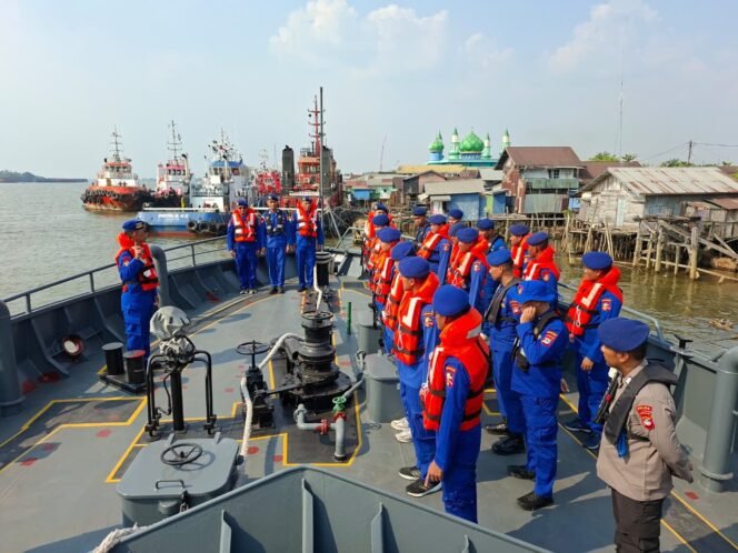 
 Perkuat Operasi SAR KM Virgo Transport 8, Polri Terjunkan Tiga Kapal Polisi