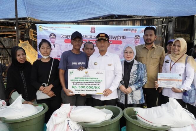 
 Wali Kota Banjarmasin Tinjau & Salurkan Bantuan untuk Korban Kebakaran Pasar Lama