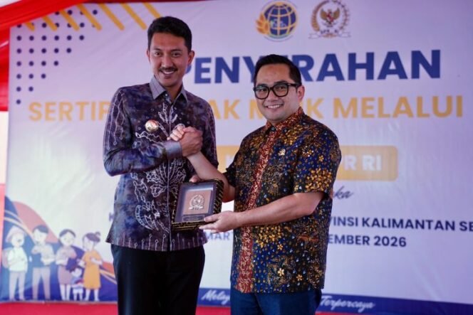 
 40 Warga Kabupaten Banjar Terima Sertifikat Tanah MBR