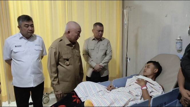 
 Jenguk Korban Kapal Virgo Transport 8 di Rumah Sakit, Gubernur Kalsel Perintahkan Percepat Pelayanan untuk Korban