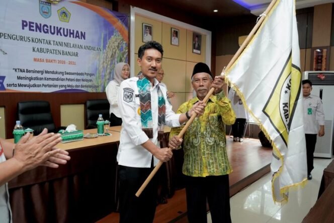 
 Dorong Penguatan Sektor Pertanian, Bupati Banjar Kukuhkan KTNA 2026–2031