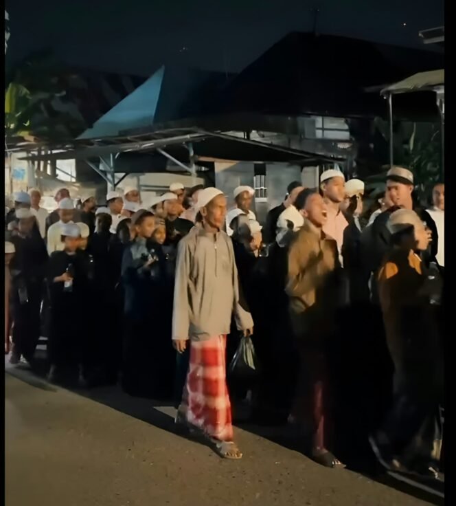 
 Pererat Silaturahmi, Warga Desa Pasayangan Selatan Baca Burdah Keliling
