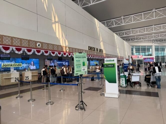 
 Sejumlah Penerbangan di Bandara Syamsudin Noor Terdampak Erupsi Gunung Anak Krakatau