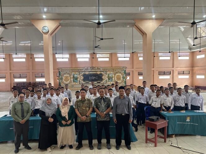 
 Melalui Program Jaksa Masuk Sekolah Ke-9, Disdik & Kejari Kabupaten Banjar Edukasi Santri SMP Darul Hijrah