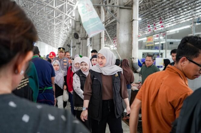 
 Pedagang Keluhkan Lantai Becek, Pemko Banjarbaru Gerak Cepat Bongkar & Perbaiki