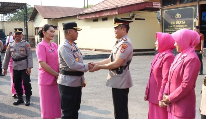 
 Sejumlah Pejabat Polres Tanah Laut Berganti, Kapolres Tekankan Loyalitas dan Soliditas