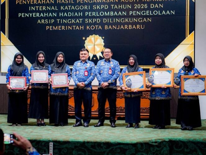 
 Pemko Banjarbaru Serahkan Hadiah Audit Kearsipan Internal & Pengelola Arsip Tahun 2026