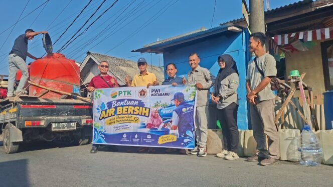 
 Media Gathering PT PTK dan PWI Kotabaru Dirangkai Aksi Sosial untuk Warga
