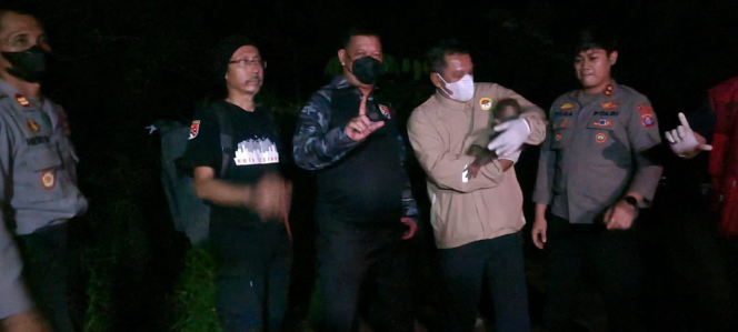 
 Polisi Selamatkan Induk & Anak Orang Utan Terdampak Karhutla di Kalimantan Tengah