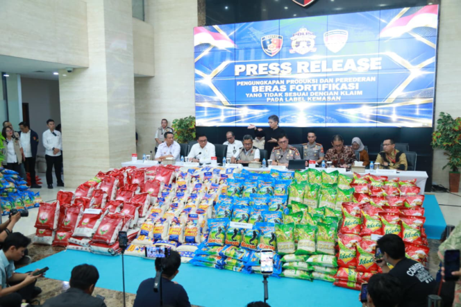 
 Ungkap Dugaan Beras Fortifikasi Tak Sesuai Label, Bareskrim Polri Sita 1.194 Kemasan Senilai Rp155 Juta