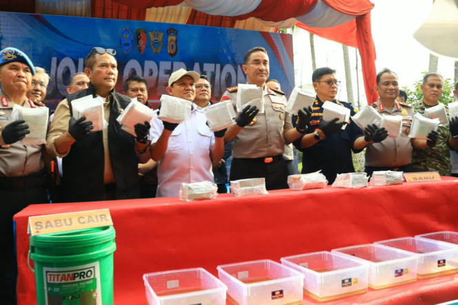 
 Tim Gabungan Polri, BNN & Bea Cukai Sita Hampir 1,2 Ton Sabu dari Laboratorium Gelap di Aceh