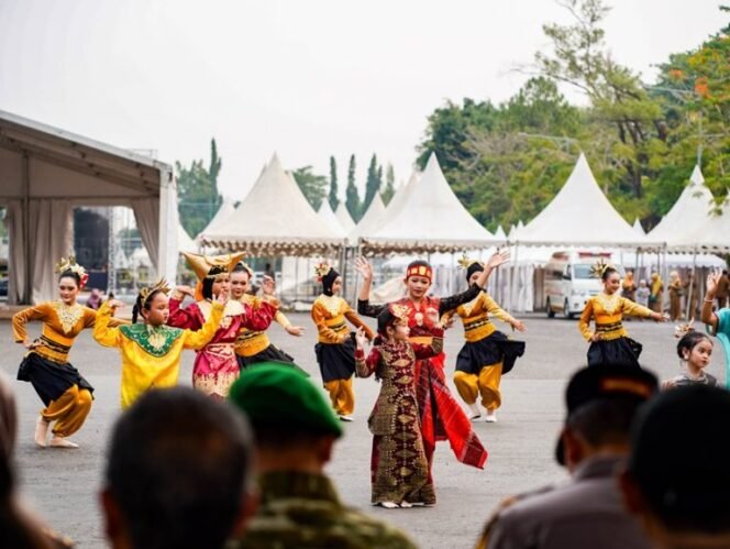 
 Semarak Parade Senja, Pemko Banjarbaru Sajikan Seni Teater, Tari, hingga Atraksi Baris-Berbaris