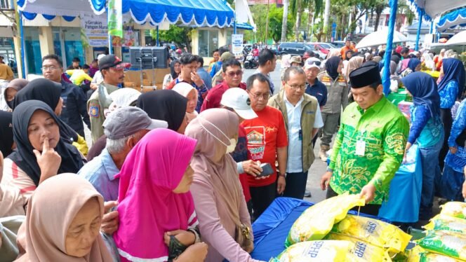 
 Gerakan Pangan Murah di Kotabaru, Minyak Goreng 2 Liter Dijual Rp30 Ribu