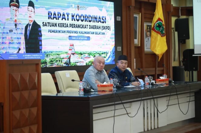 
 Pimpin Rakor SKPD Pemprov Kalsel, Muhidin Dorong Percepatan Pembangunan Proyek Strategis Mulai Jalan Poros Tengah hingga Stadion