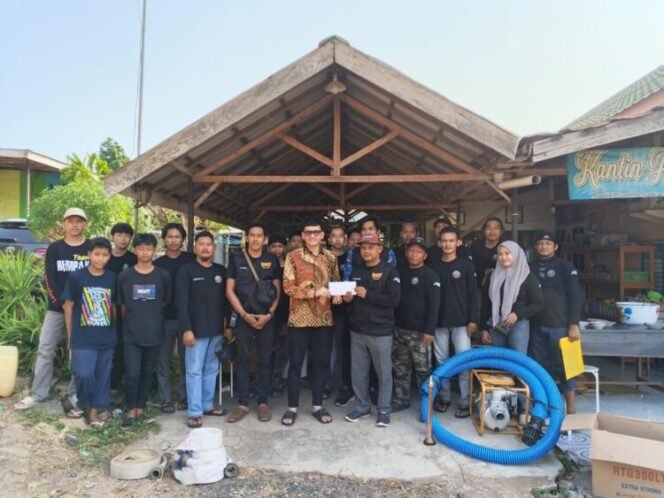 
 Tim RAKAT Terima Bantuan Mesin Pompa & Dana Operasional Untuk Dukung Penanganan Karhutla