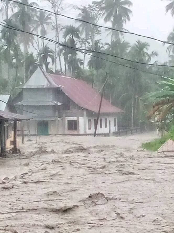 
 Kecamatan O’o’u Kabupaten Nias Selatan Dilanda Banjir, Puluhan Rumah Penduduk Terendam