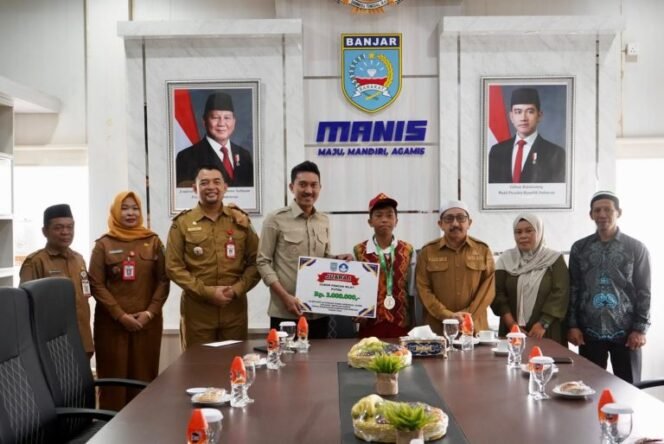 
 Bupati Banjar Berikan Bonus untuk Naupal Peraih Medali Perak O2SN