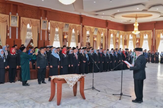 
 Gubernur Kalsel Minta Kepala Sekolah Pastikan Tak Ada Pungutan Liar hingga Penggunaan BOS Sesuai Pertanggungjawaban