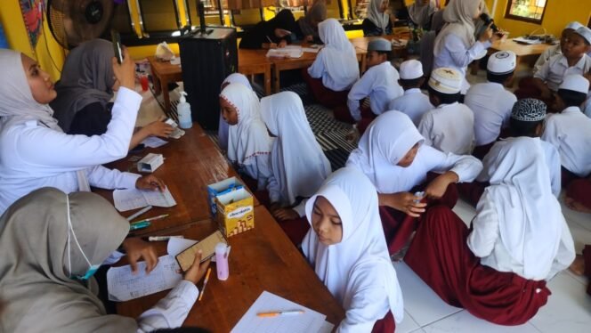 
 Desa Tambak Baru Ilir Cek Kesehatan 50 Anak di Posyandu