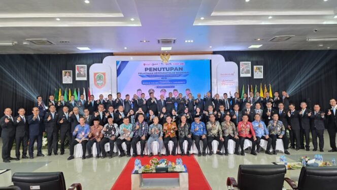 
 Penutupan PKN Sekaligus Peluncuran Banua Kalsel Corporate University, Tekankan Kepemimpinan yang Inovatif