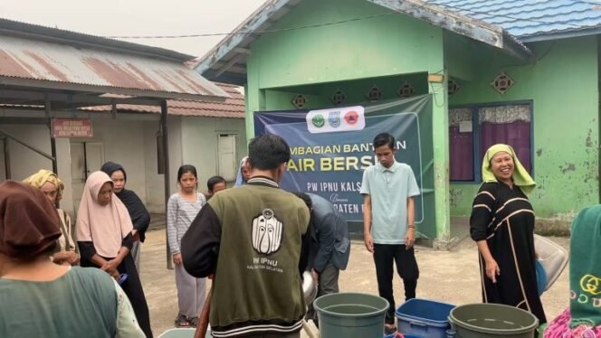 
 PW IPNU Kalsel & BPBD Banjar Salurkan 15.000 Liter Air Bersih