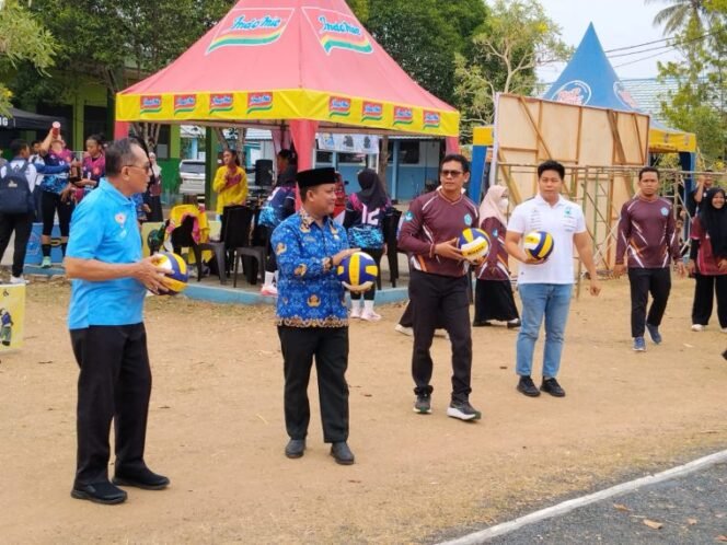 
 39 Tim Putra-Putri Bersaing dalam Turnamen Voli HUT ke-17 SMAN 2 Martapura
