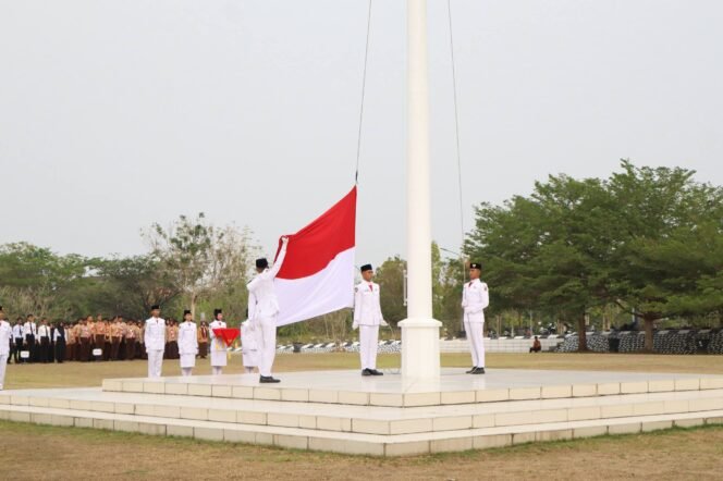 
 Sekda Kalsel Dorong Generasi Muda Berkarakter Kuat dalam Peringatan Sumpah Pemuda ke-98