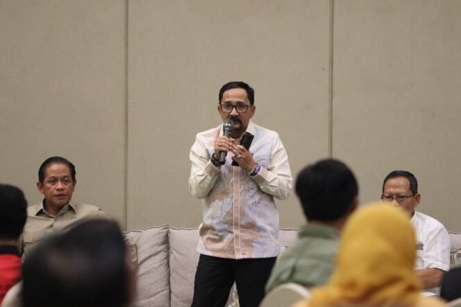 
 Cegah Karhutla, DPKP Kalsel Kerahkan 35 Unit Traktor Olah 850 Hektare Lahan Pertanian di Kabupaten Banjar