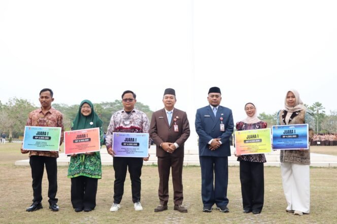 
 Peringatan Sumpah Pemuda ke-98, Pemprov Kalsel Berikan Penghargaan kepada Pemuda Pelopor Berprestasi