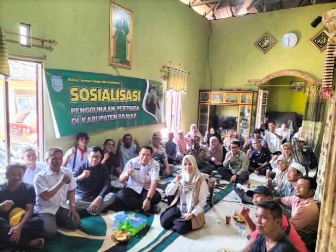 
 Sosialisasi Penggunaan Pestisida Aman, Distan Banjar Jaga Kesehatan Petani & Lingkungan