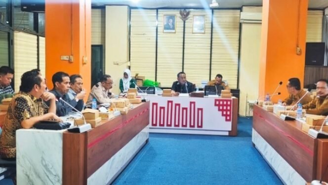 
 DPRD Kotabaru Rekomendasikan Penghitungan Ulang Suara Tidak Sah Pilkades Sampanahan