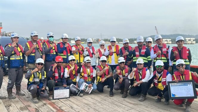 
 Gubernur Kalsel Tinjau Progres Jembatan Pulau Laut