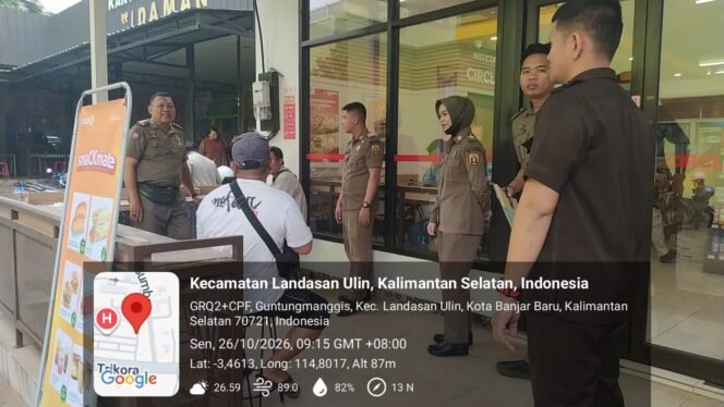 
 Satpol PP Banjarbaru Tertibkan Pelanggar KTR di RSD Idaman, Tiga Pengunjung Kedapatan Merokok
